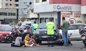 Acidente deixa casal ferido em cruzamento de Manaus
