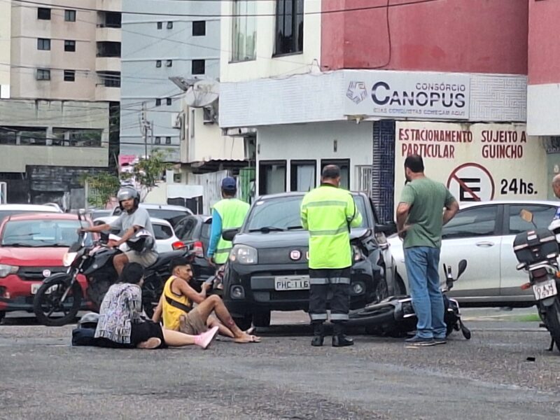 Acidente deixa casal ferido em cruzamento de Manaus