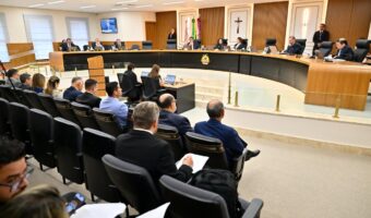 Julgamento ocorreu durante sessão do Tribunal Pleno. (Foto: Joel Arthus/DICOM TCE-AM)