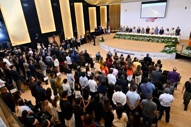 TCE-AM debate democracia participativa com ministro do STJ