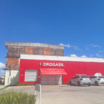 Drogaria foi alvo de criminoso armado durante a abertura. (Foto: Josemar Antunes)