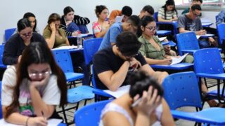 Mais de 800 candidatos participaram das provas da Residência. (Foto: Joel Arthus/TCE-AM)
