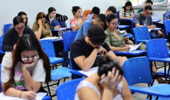 Mais de 800 candidatos participaram das provas da Residência. (Foto: Joel Arthus/TCE-AM)