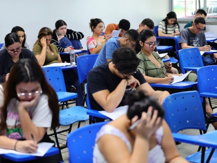 Mais de 800 candidatos participaram das provas da Residência. (Foto: Joel Arthus/TCE-AM)
