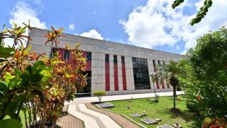 Fachada do TCE-AM (Foto: Joel Arthus DICOM TCE-AM)