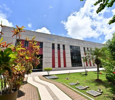 Fachada do TCE-AM (Foto: Joel Arthus DICOM TCE-AM)