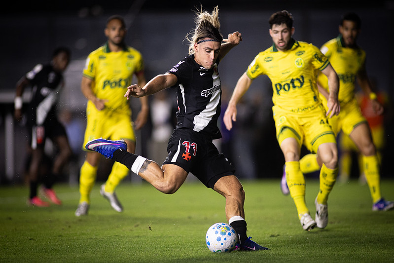 Andrés Gómez marcou o gol que garantiu o empate do Vasco em São Januário. (Foto: Matheus Lima/Vasco) Vasco empata com Mirassol e segue no Z-4 do Brasileirão