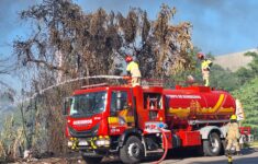 Incêndio atinge área de mata no Distrito Industrial-(Foto: Josemar Antunes)