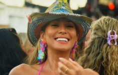Lívia Andrade curte Ibiza após rumores de fim com Poatan