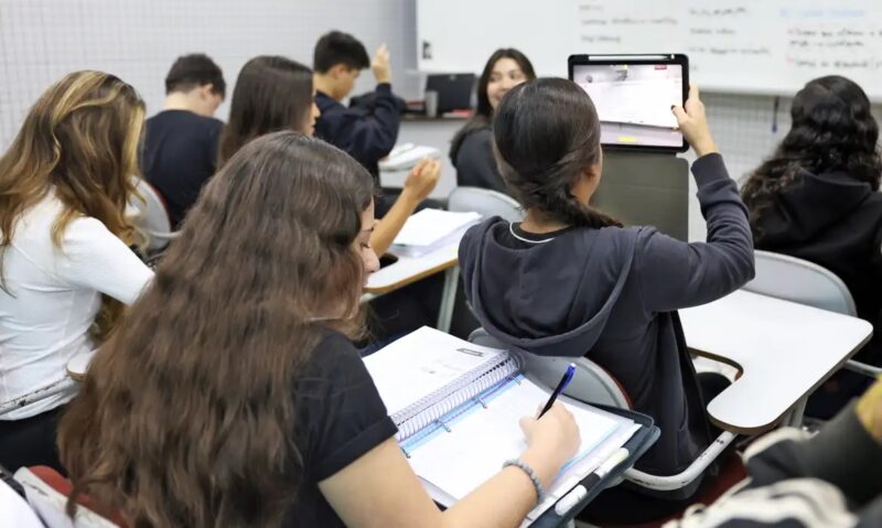 Estudantes (Foto: José Cruz/Agência Brasil) Pé-de-Meia 2026: nascidos em março e abril recebem parcela nesta terça