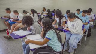 Estudantes (Foto: Rafa Neddermeyer/Agência Brasil)