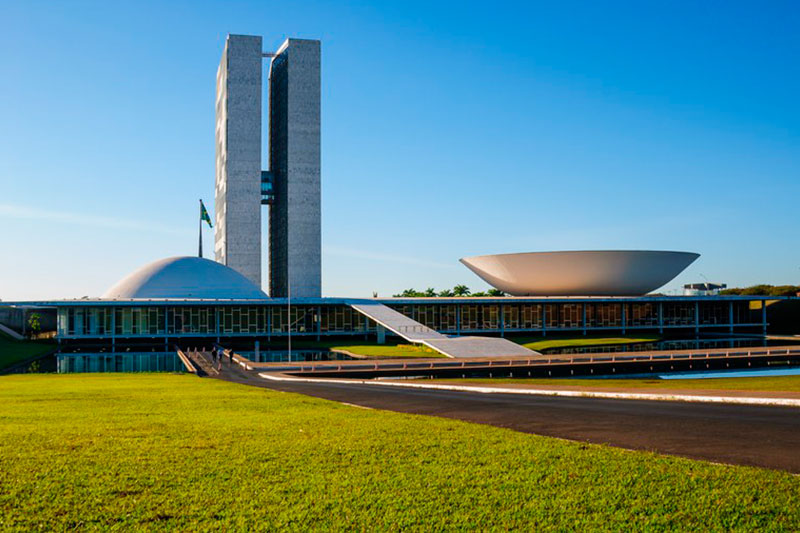 Senado aprova projeto que reduz tributos federais em combustíveis