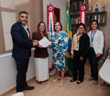 Presidente do TCE-AM recebe relação de gestores com contas irregulares. (Foto: Filipe Jazz/DICOM TCE-AM)