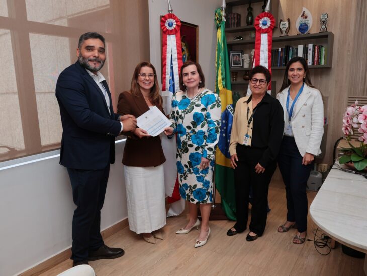 Presidente do TCE-AM recebe relação de gestores com contas irregulares. (Foto: Filipe Jazz/DICOM TCE-AM)