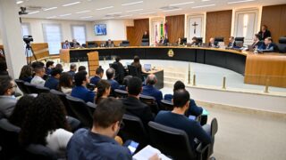 Jander Paes é multado durante Sessão Ordinária do Tribunal Pleno (Foto: Joel Arthus/TCE-AM)