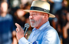 Apoiadores de Lula fazem caminhada e carreata em Manaus