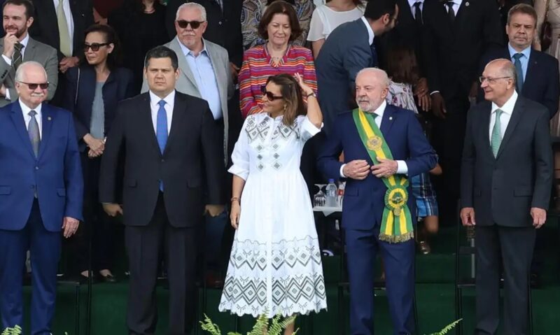 Lula participa de desfile de 7 de Setembro em Brasília