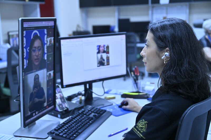 Cursistas do Profac participaram de debate on-line sobre meio ambiente. (Foto: Mário Freitas) TCE-AM debate meio ambiente com alunos do Profac