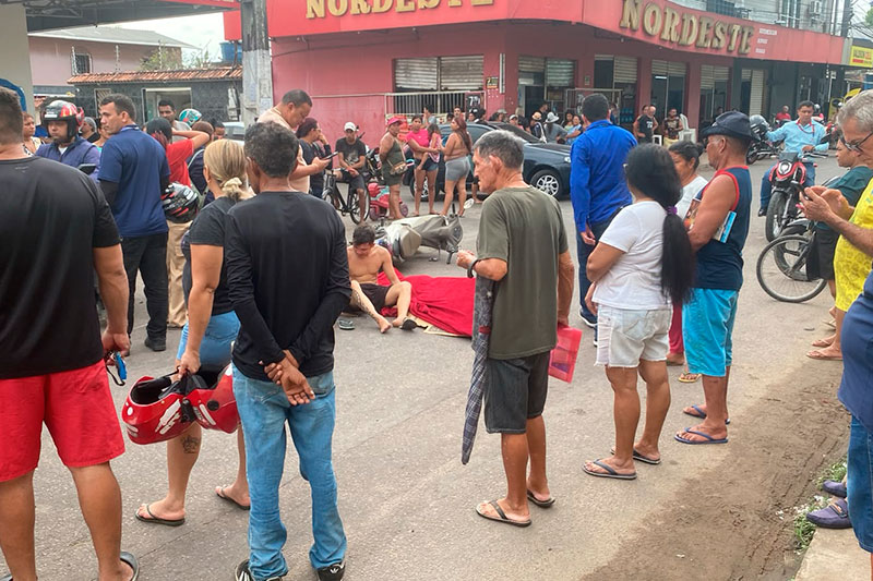 Tragédia: motociclista morre após ser atingida por caçamba