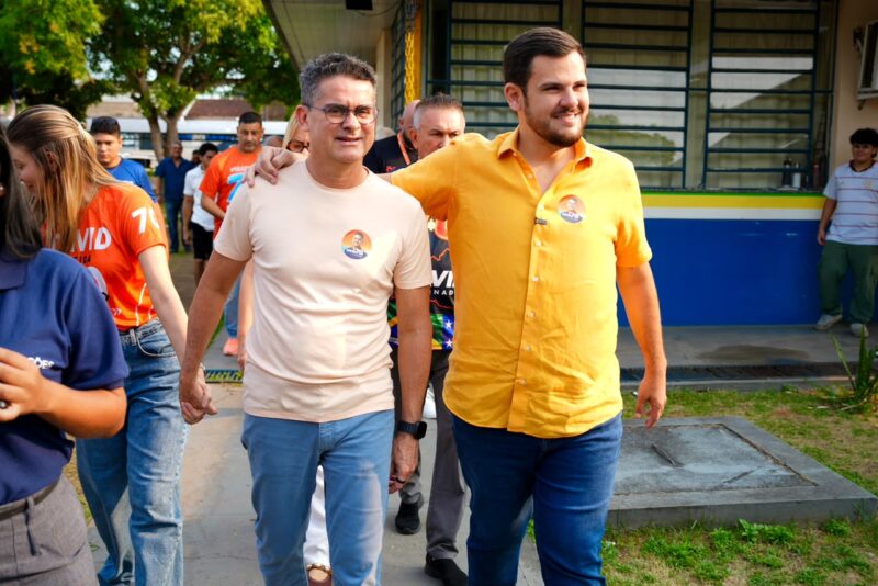 David Almeida vota e declara seguir escolhas de Renato