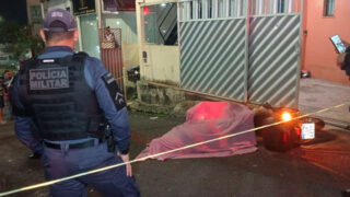 Local de homicídio foi isolado pela polícia. (Foto: Divulgação)