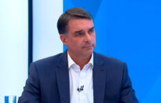 Flávio Bolsonaro é cobrado por propostas e enfrenta questionamentos na Globo. (Foto: Reprodução/TV Globo)