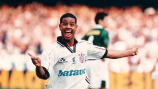 Marcelinho Carioca viveu grandes momentos no Corinthians (Foto: Divulgação/Corinthians)