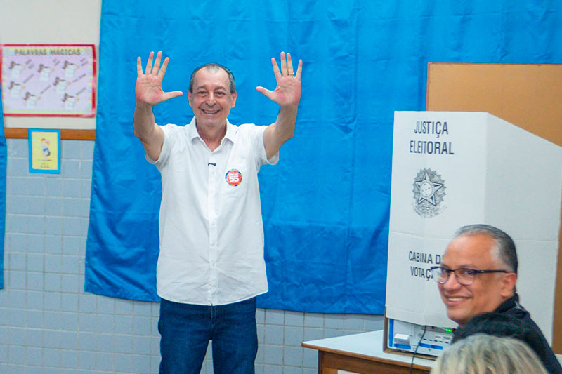 Omar Aziz vence Maria do Carmo e assume governo do Amazonas