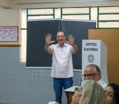 Omar Aziz vota em Manaus. (Foto: Divulgação)