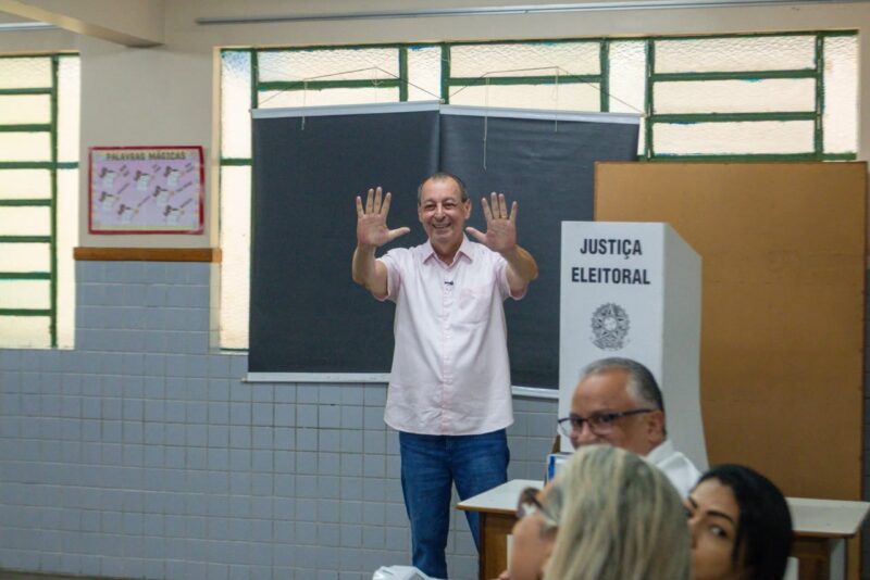 Omar Aziz vota e destaca experiência para governar o Amazonas