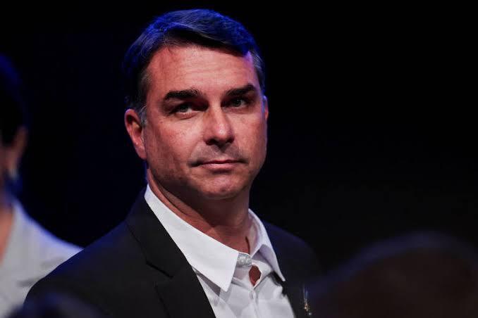PF apura saída de Flávio Bolsonaro após derrota nas urnas