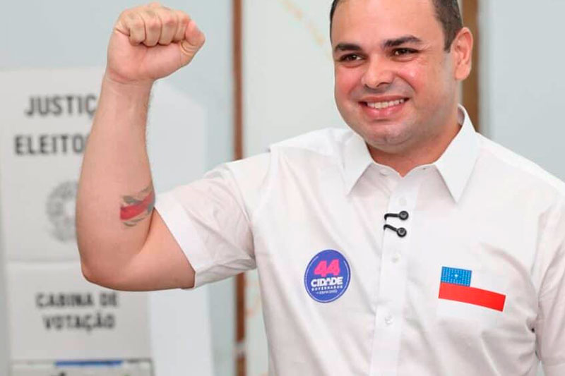 Roberto Cidade vota e diz que adversários se uniram contra ele