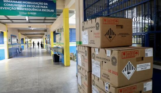 TRE-AM começa a distribuir mais de 4 mil urnas eletrônicas para os locais de votação em Manaus. (Foto: Divulgação/TRE-AM)